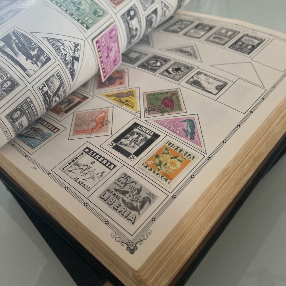 Classic Stamp Collection Album - Picture 3 of 11